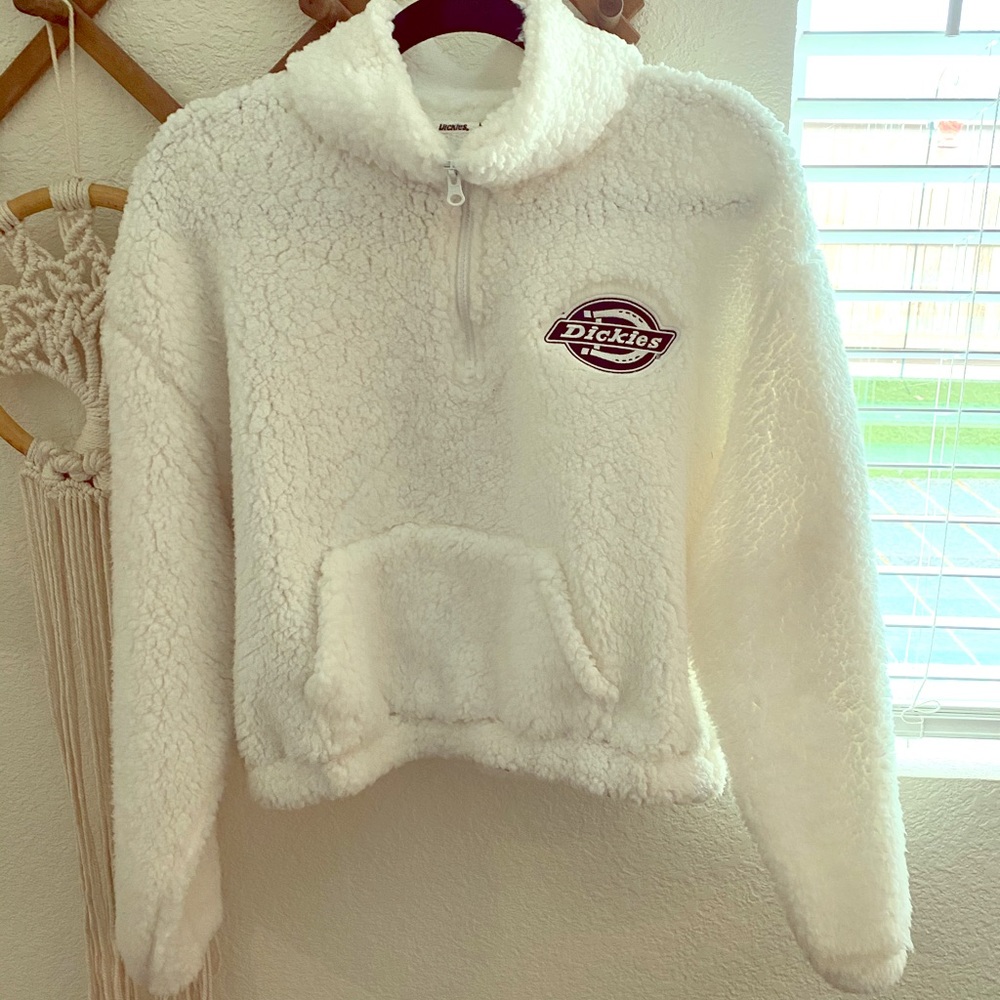 Dickies pull over